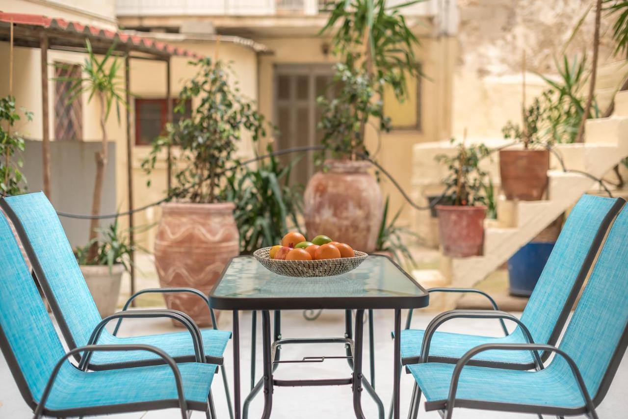 The Courtyard Oasis Apartment Athens Luaran gambar